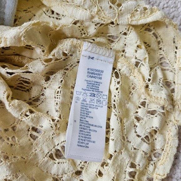 Lacy collared sleeveless blouse - Picture 8 of 9